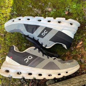 On Cloud Cloudtec Running Shoes